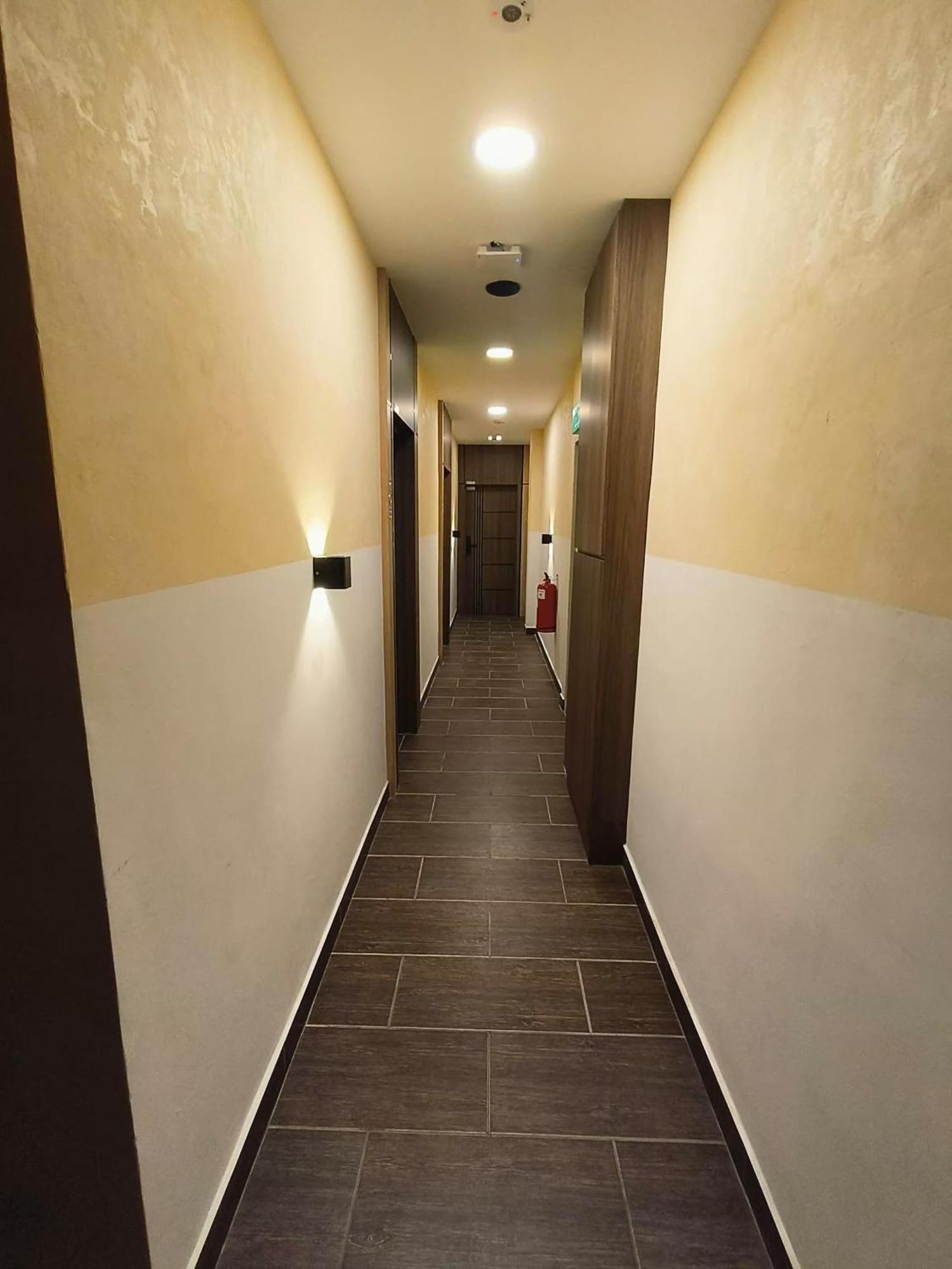 โอโย 90082 เรดส์ โฮเทล Hotel บินตูลู ภายนอก รูปภาพ