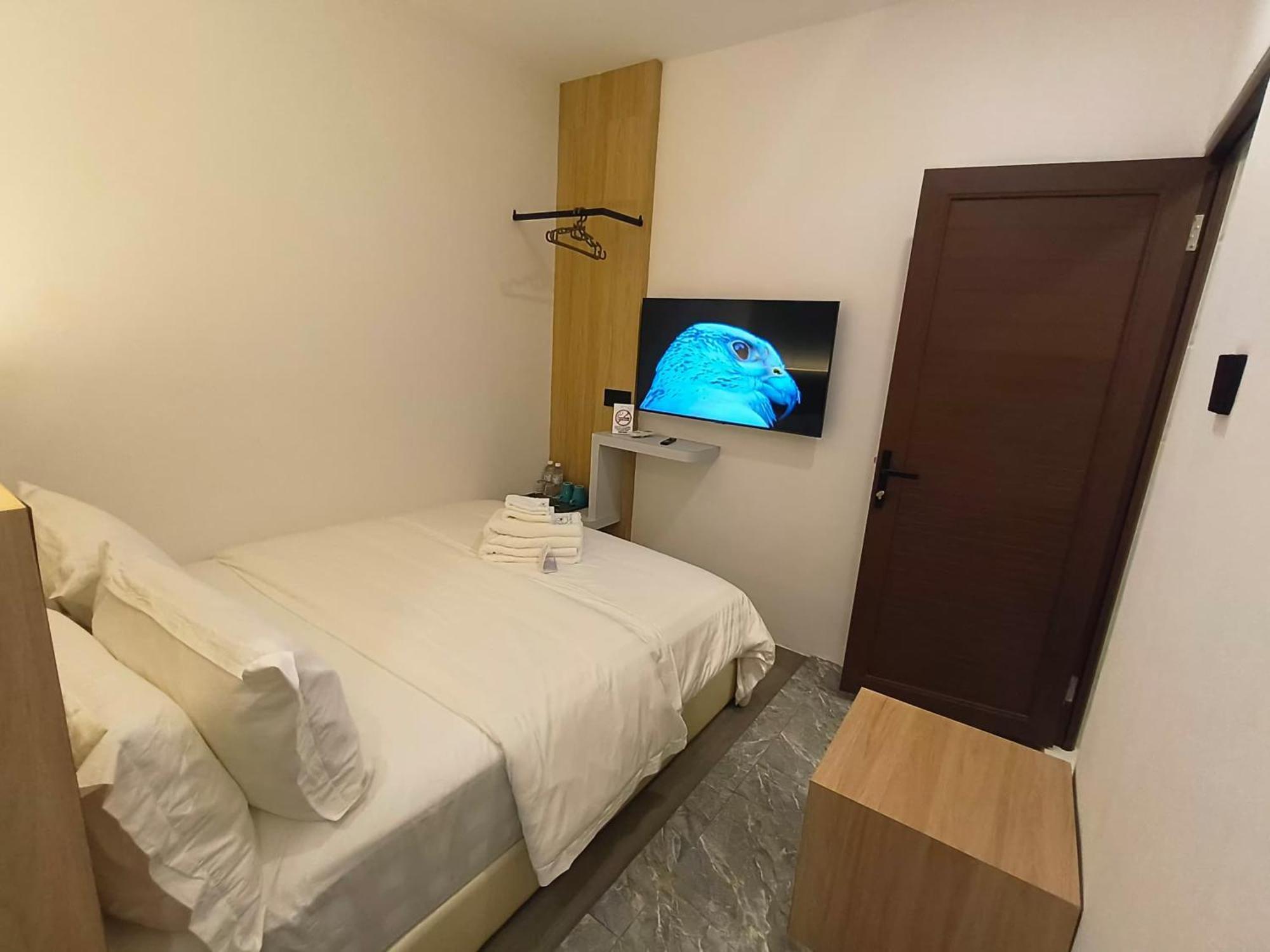 โอโย 90082 เรดส์ โฮเทล Hotel บินตูลู ภายนอก รูปภาพ