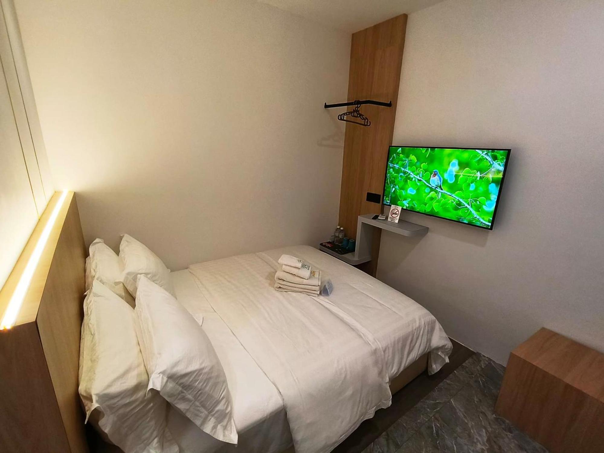 โอโย 90082 เรดส์ โฮเทล Hotel บินตูลู ภายนอก รูปภาพ