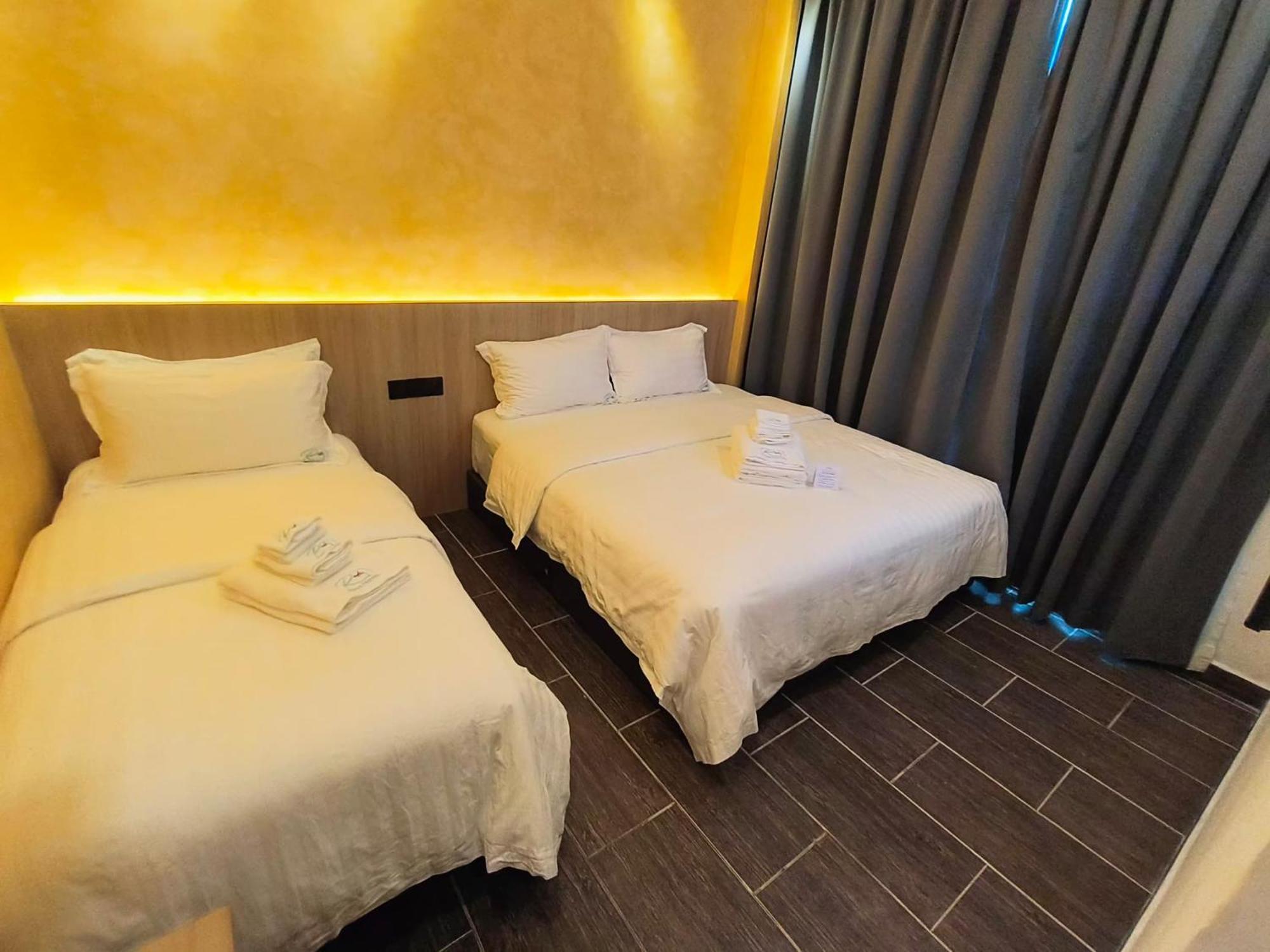 โอโย 90082 เรดส์ โฮเทล Hotel บินตูลู ภายนอก รูปภาพ