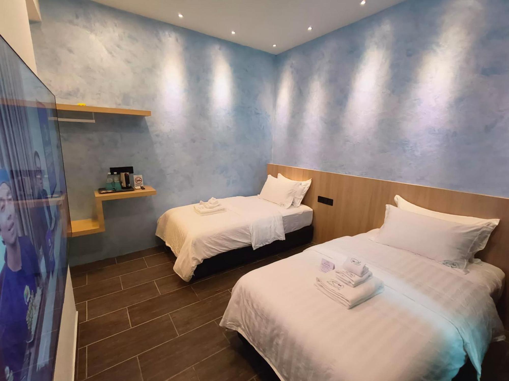 โอโย 90082 เรดส์ โฮเทล Hotel บินตูลู ภายนอก รูปภาพ