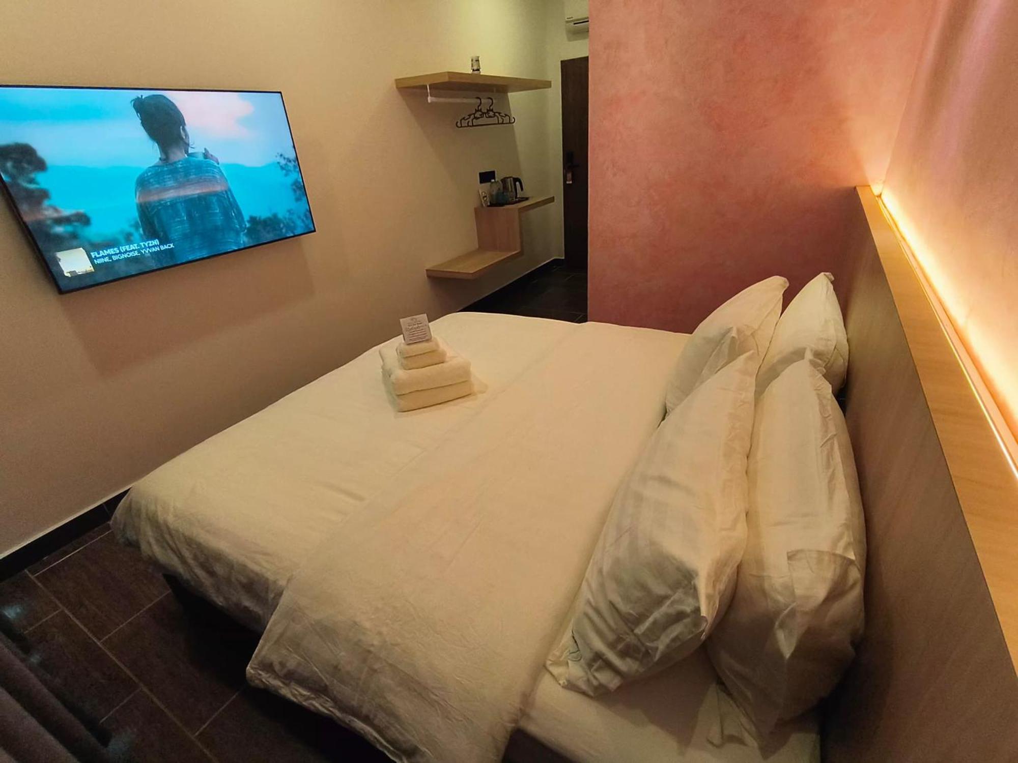 โอโย 90082 เรดส์ โฮเทล Hotel บินตูลู ภายนอก รูปภาพ