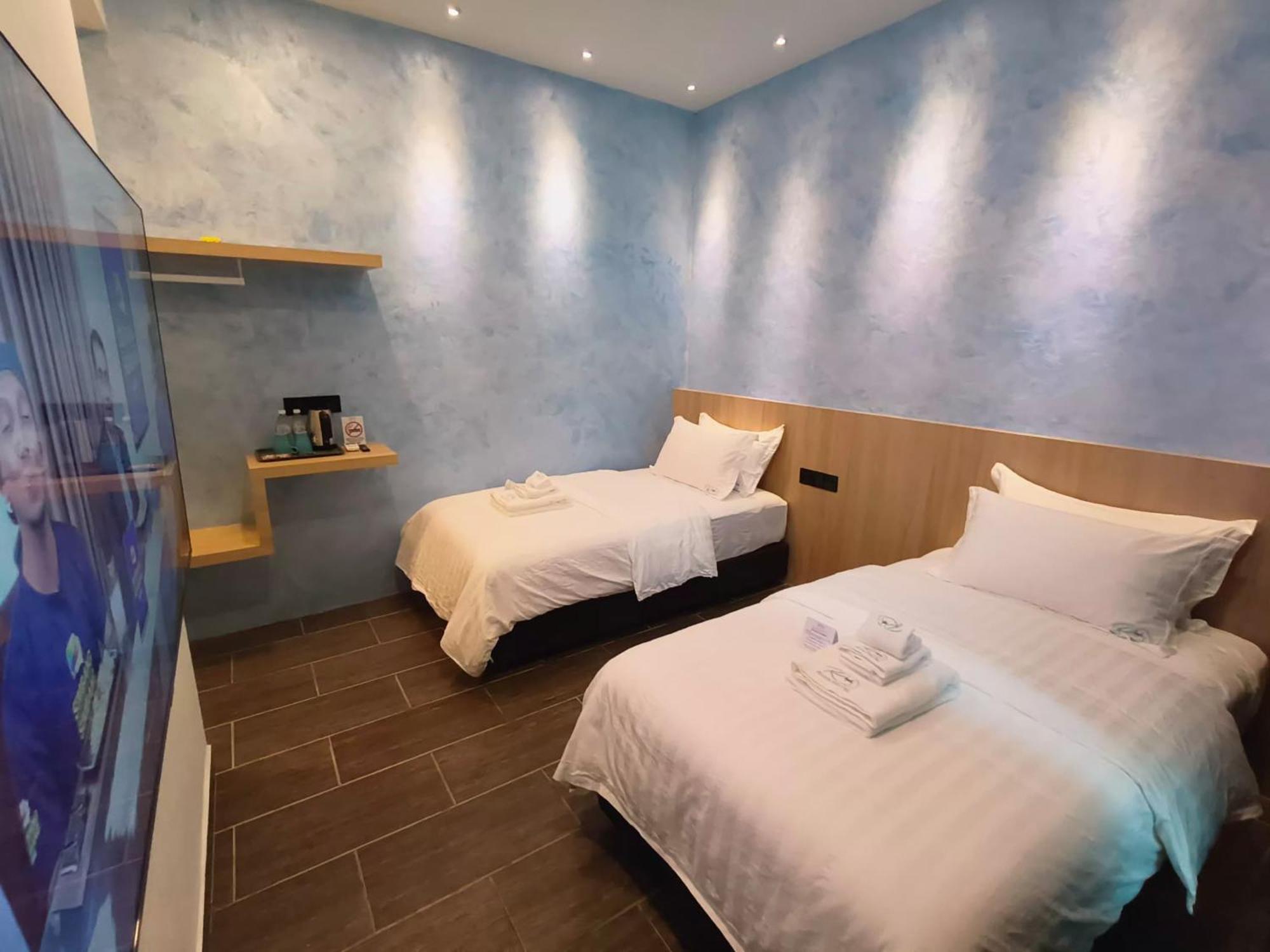 โอโย 90082 เรดส์ โฮเทล Hotel บินตูลู ภายนอก รูปภาพ