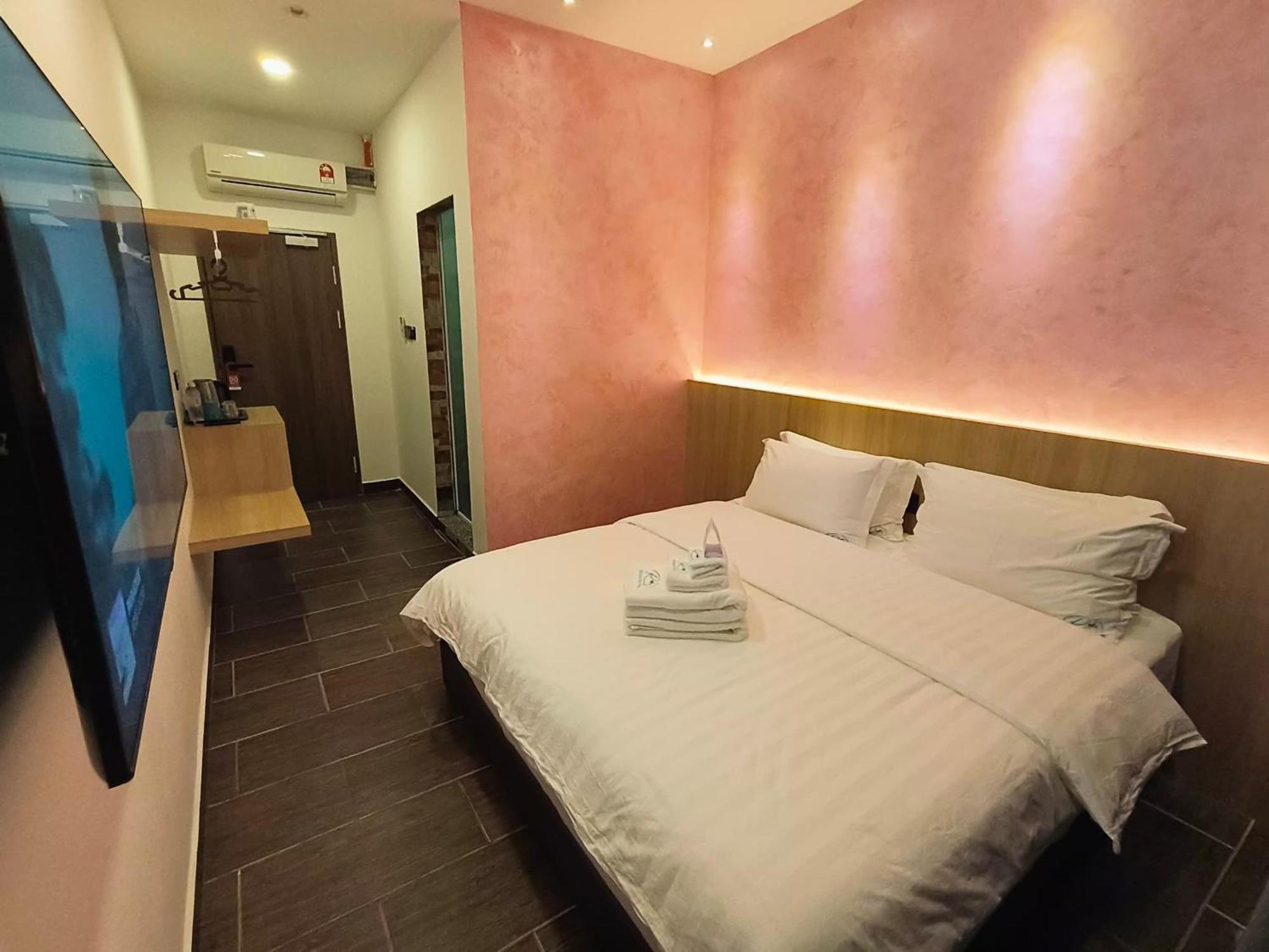 โอโย 90082 เรดส์ โฮเทล Hotel บินตูลู ภายนอก รูปภาพ