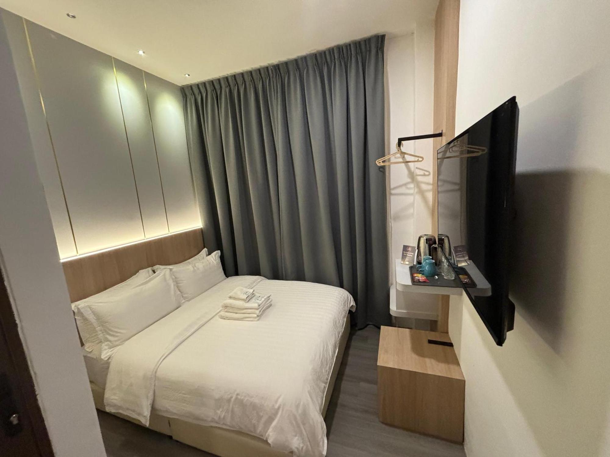 โอโย 90082 เรดส์ โฮเทล Hotel บินตูลู ภายนอก รูปภาพ