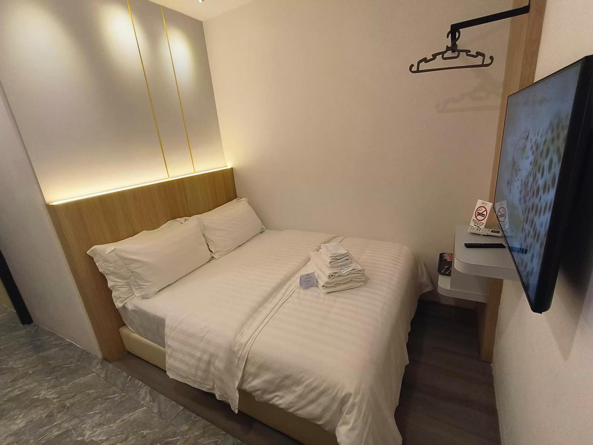 โอโย 90082 เรดส์ โฮเทล Hotel บินตูลู ภายนอก รูปภาพ
