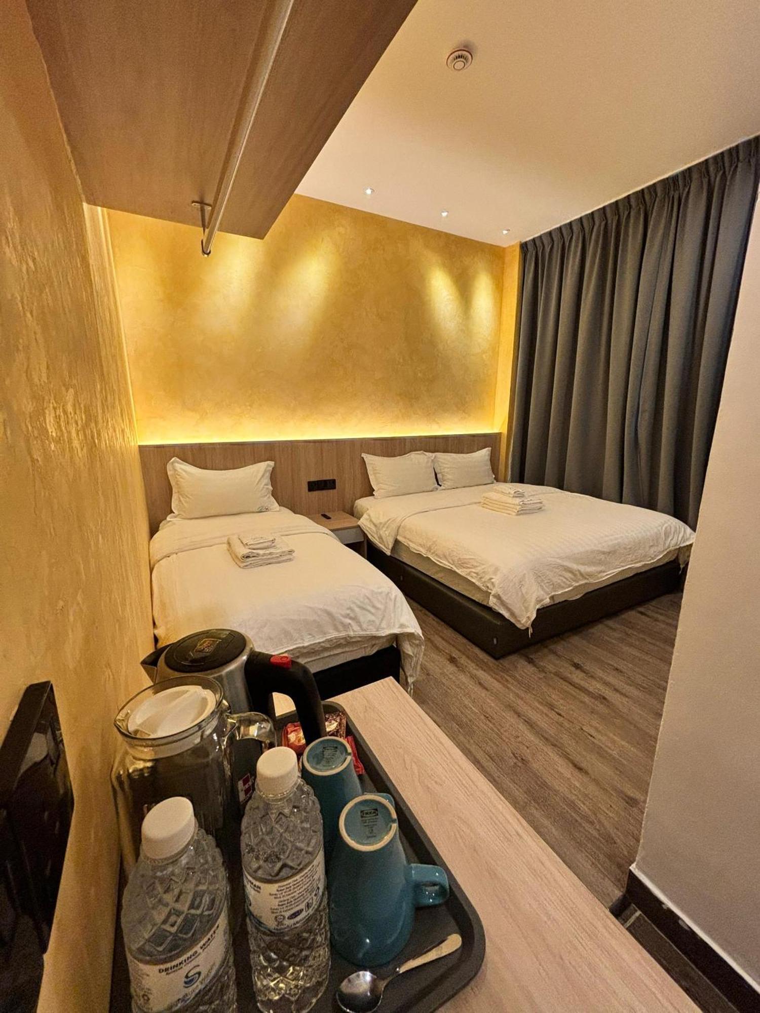 โอโย 90082 เรดส์ โฮเทล Hotel บินตูลู ภายนอก รูปภาพ