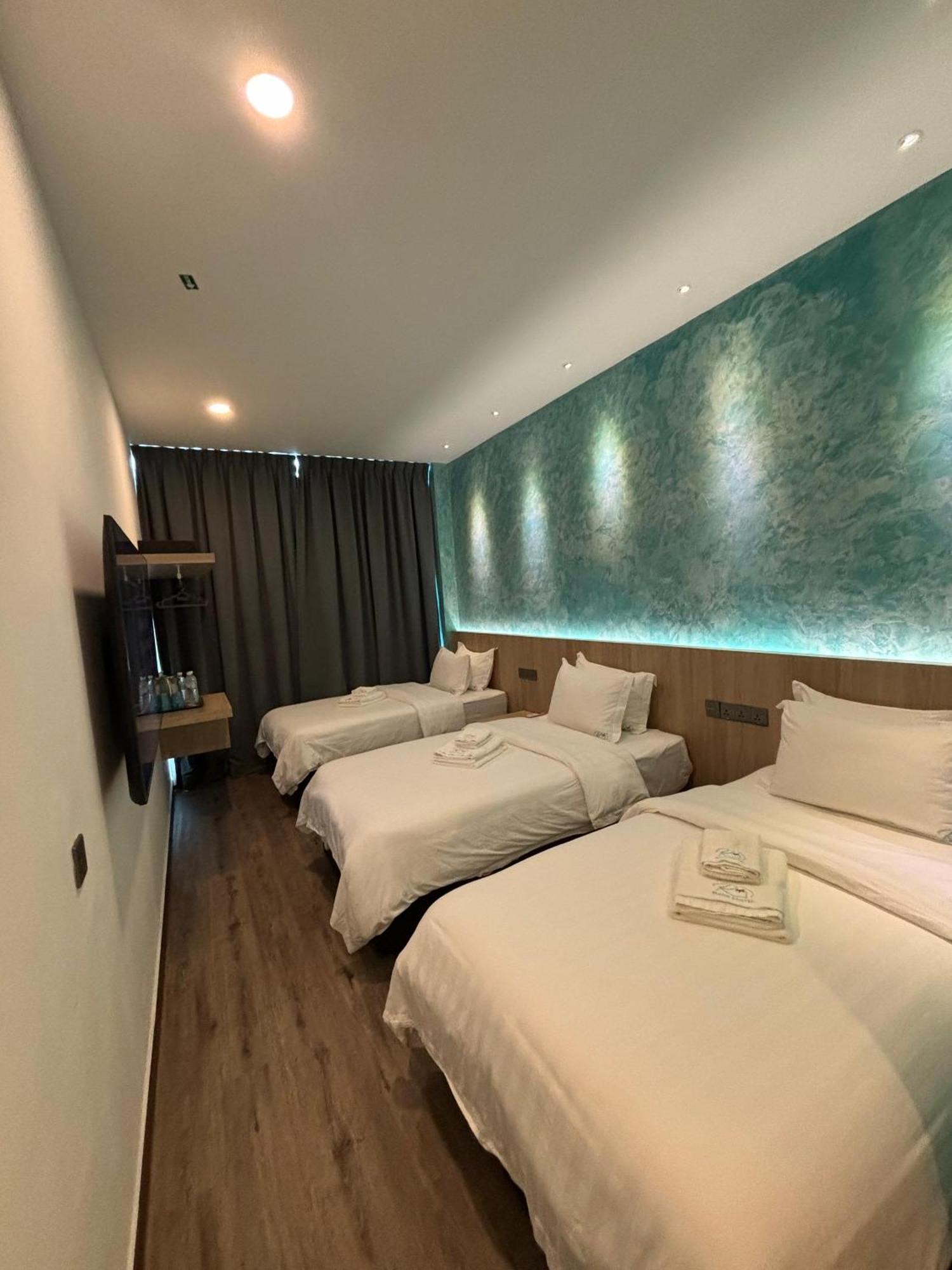โอโย 90082 เรดส์ โฮเทล Hotel บินตูลู ภายนอก รูปภาพ