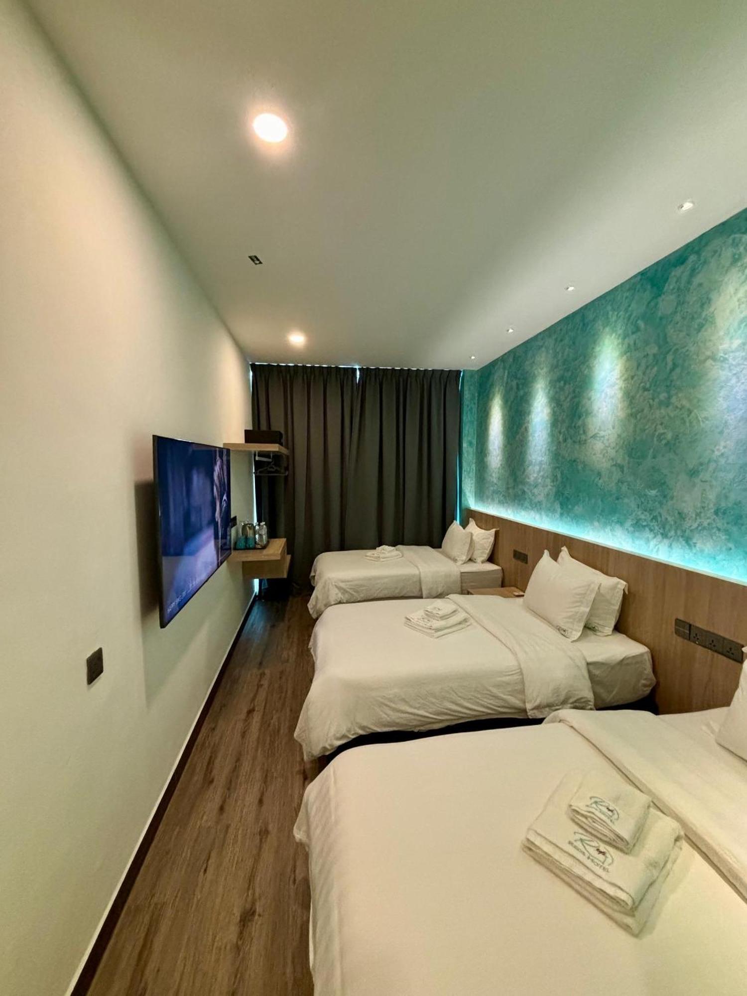โอโย 90082 เรดส์ โฮเทล Hotel บินตูลู ภายนอก รูปภาพ