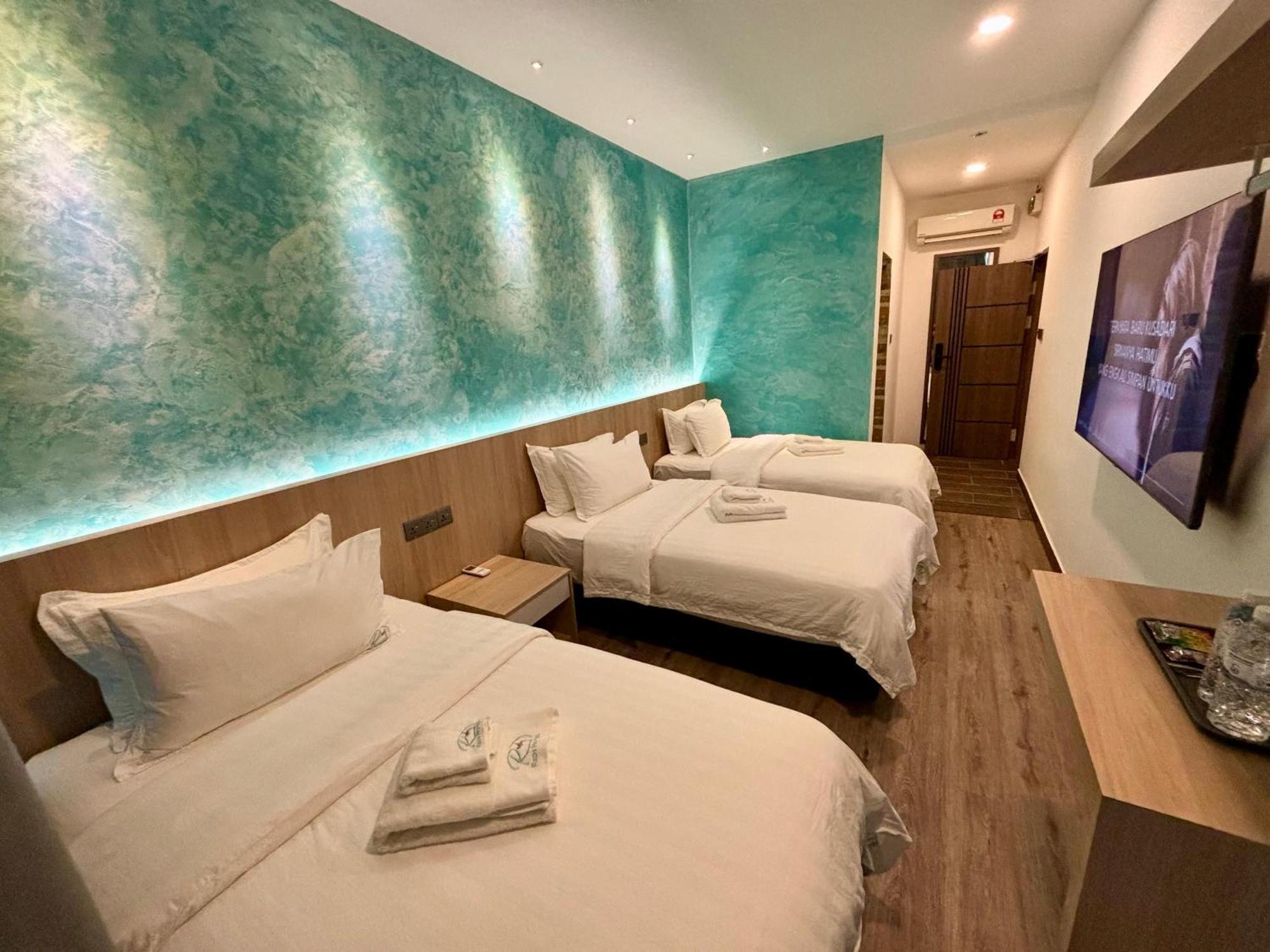 โอโย 90082 เรดส์ โฮเทล Hotel บินตูลู ภายนอก รูปภาพ