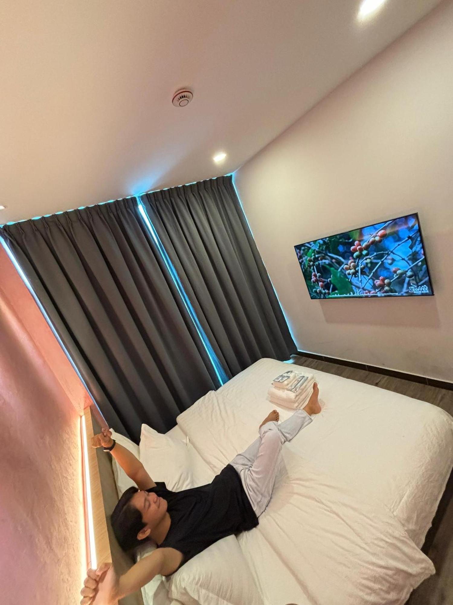 โอโย 90082 เรดส์ โฮเทล Hotel บินตูลู ภายนอก รูปภาพ