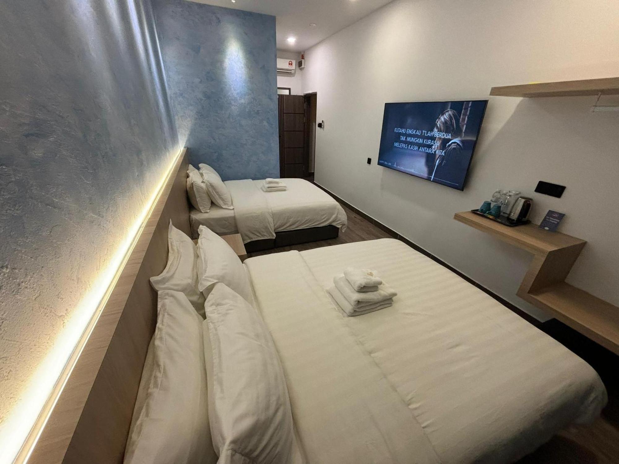 โอโย 90082 เรดส์ โฮเทล Hotel บินตูลู ภายนอก รูปภาพ